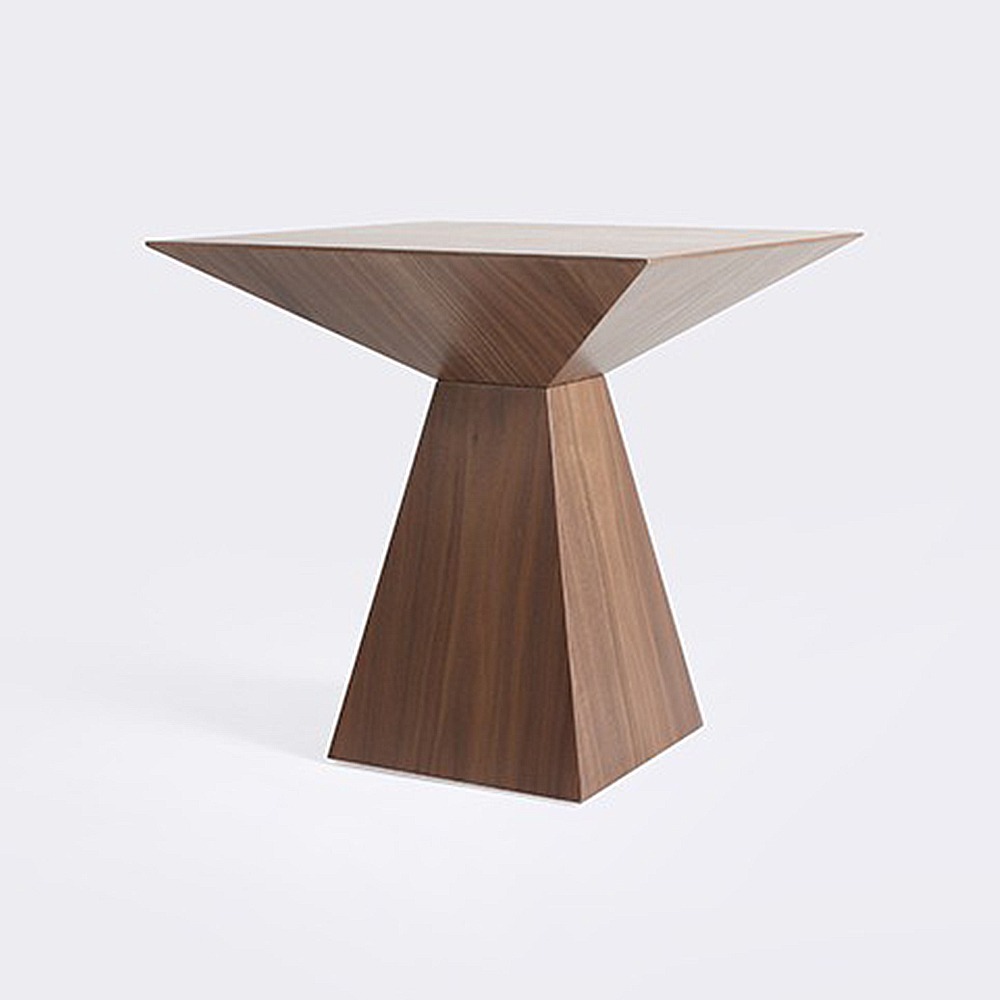 우노 스퀘어 테이블. Uno square table